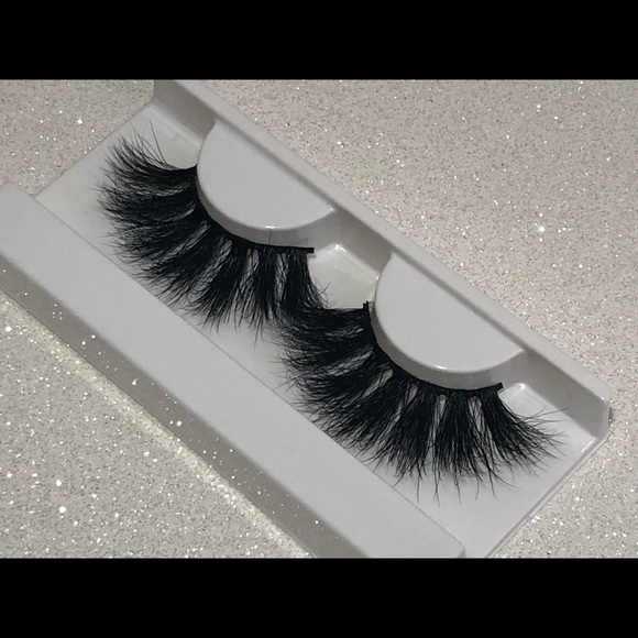 New Luxurious Siberian Mink 3D Handcrafted Lashes - Picture 3 of 6